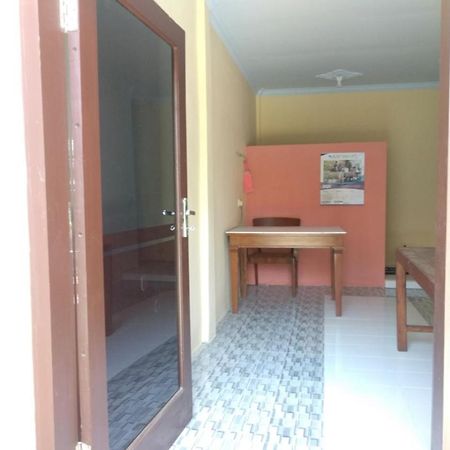 Kelapa Gading Homestay Syariah Redpartner Banyuwangi  Exterior foto