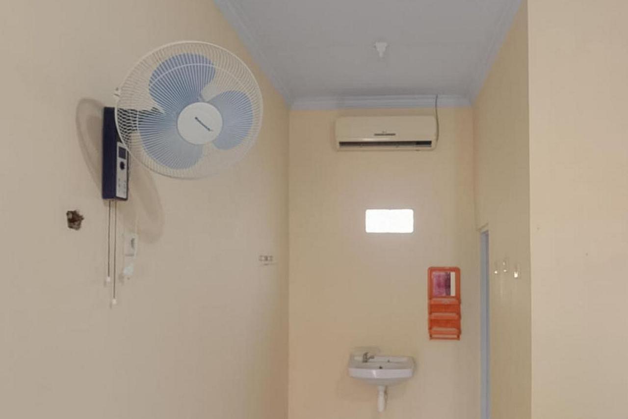 Kelapa Gading Homestay Syariah Redpartner Banyuwangi  Exterior foto